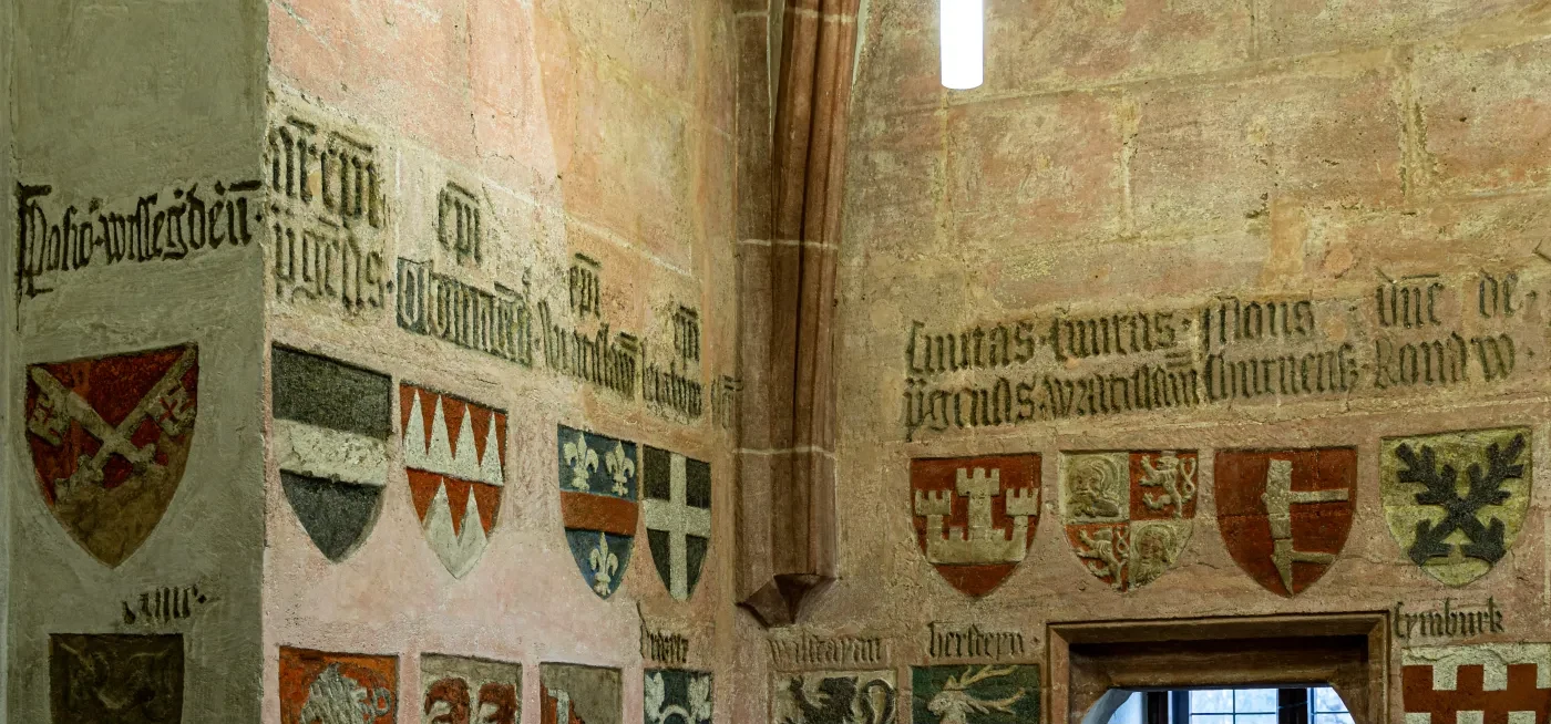 Der Wappensaal im Wenzelschloss Lauf mit den Wappen des böhmischen Adels